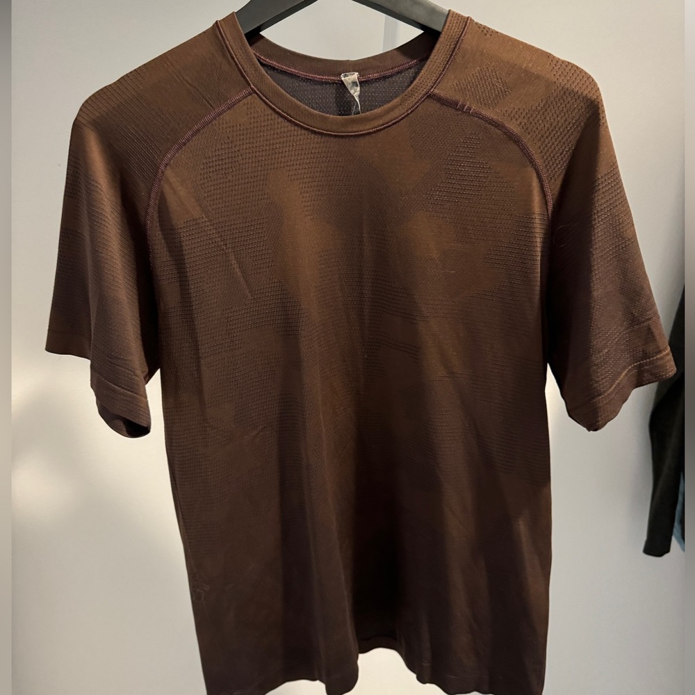 Men's lululemon shirt - maroon w/ camo pattern
